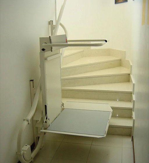 Plateforme SLIM, idéale pour les escaliers tournants Plateforme SLIM, idéale pour les escaliers tournants