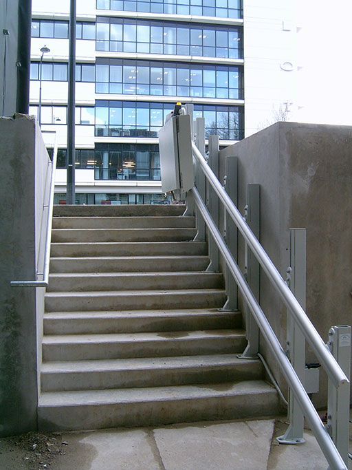 Plateforme LOGIC, id&eacute;ale pour les escaliers droits